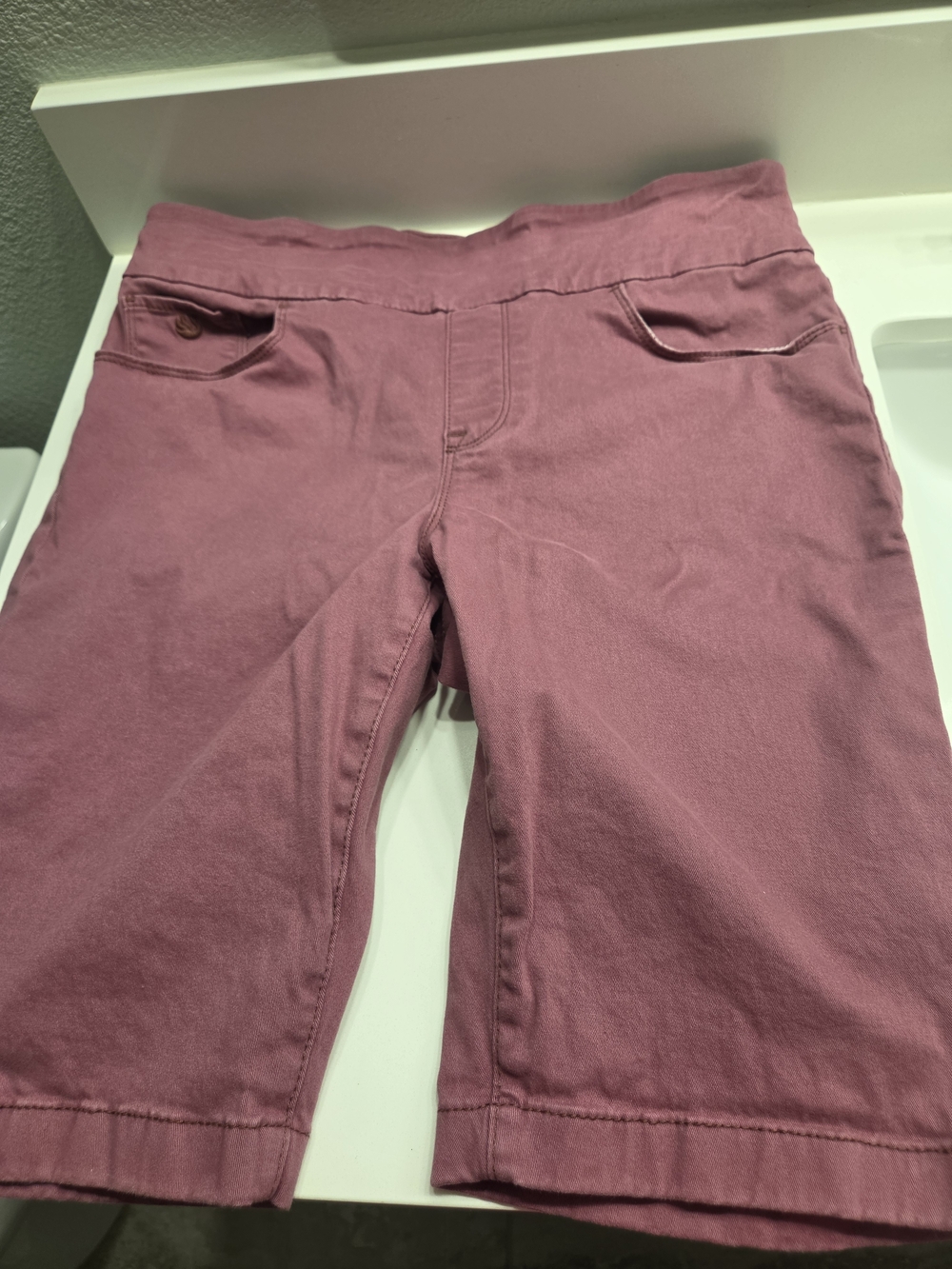 Gloria Vanderbilt Mauve All Around Slimming Effect Capris